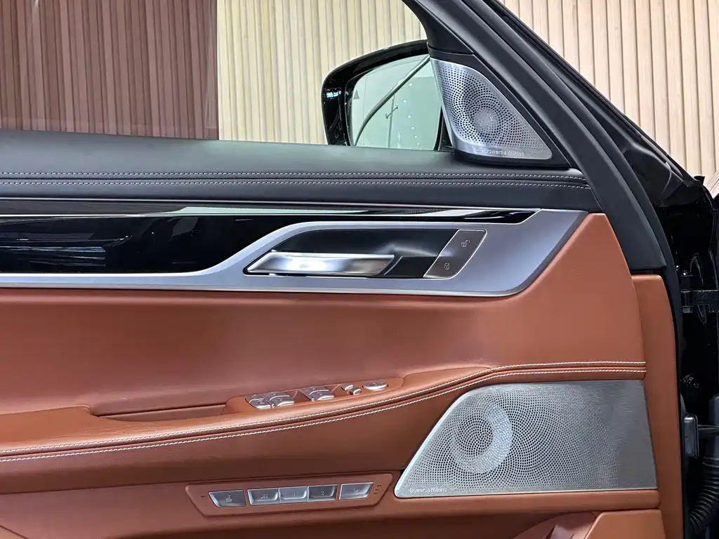 BMW 7 Series — миниатюра 12