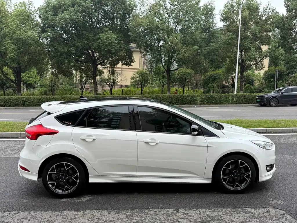 Ford Focus — миниатюра 4