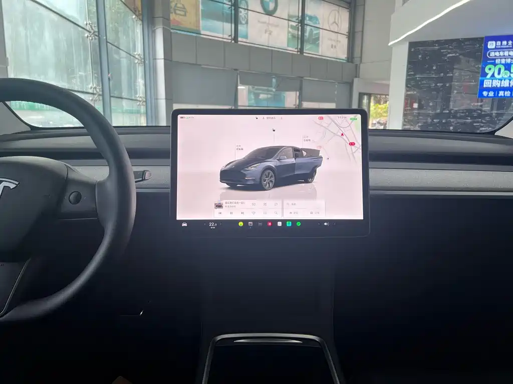 TESLA MODEL Y