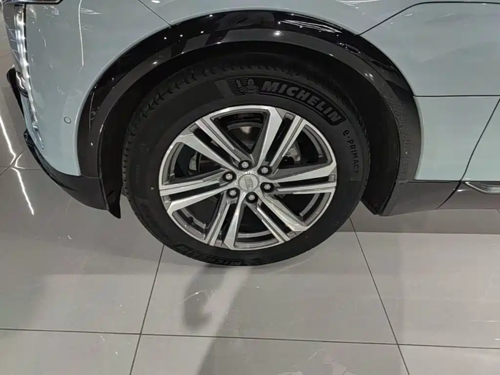 Cadillac Lyriq — миниатюра 23
