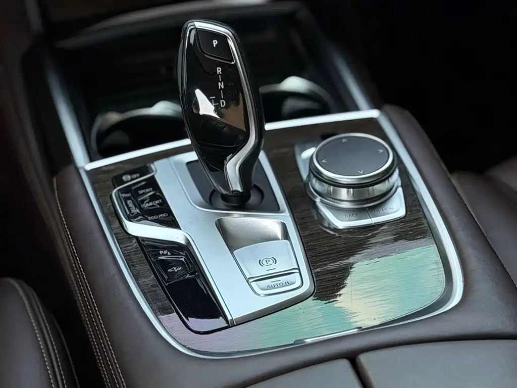 BMW 7 Series — миниатюра 17
