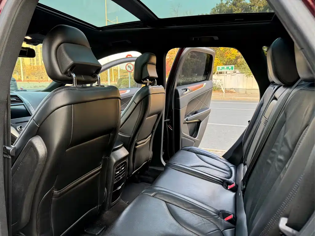 Lincoln MKC — миниатюра 9