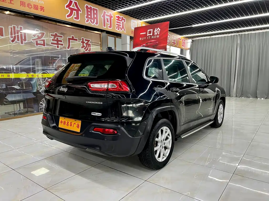 Jeep Cherokee — миниатюра 6