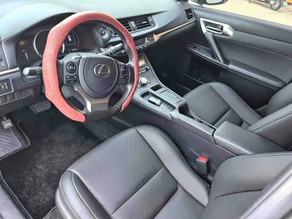 Lexus CT — миниатюра 4
