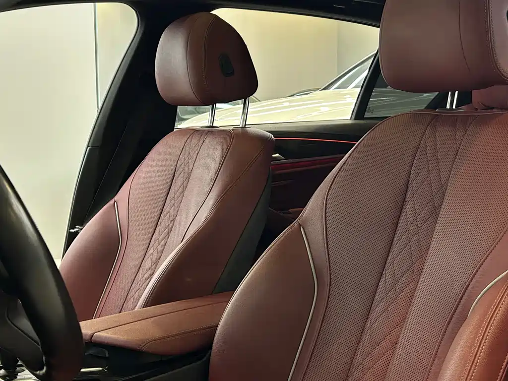 BMW 5 Series — миниатюра 11