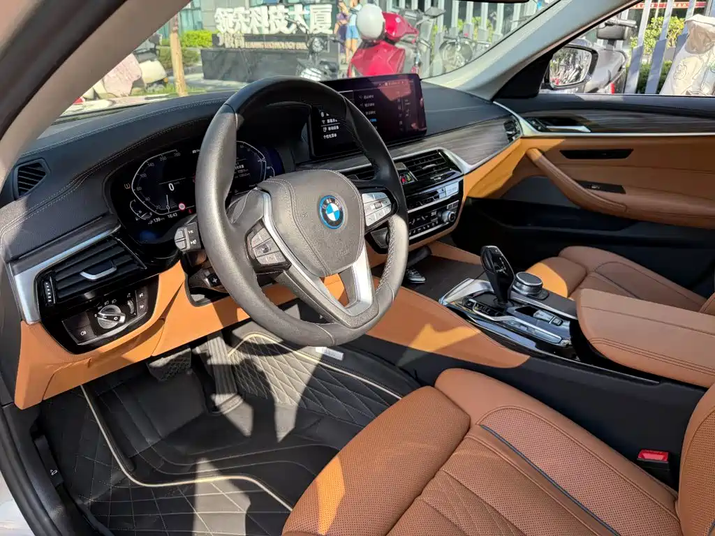 BMW 5 Series New Energy — миниатюра 7