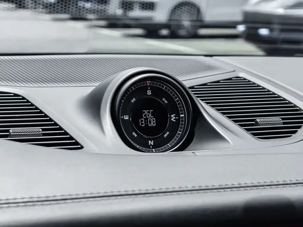 Porsche Cayenne — миниатюра 26