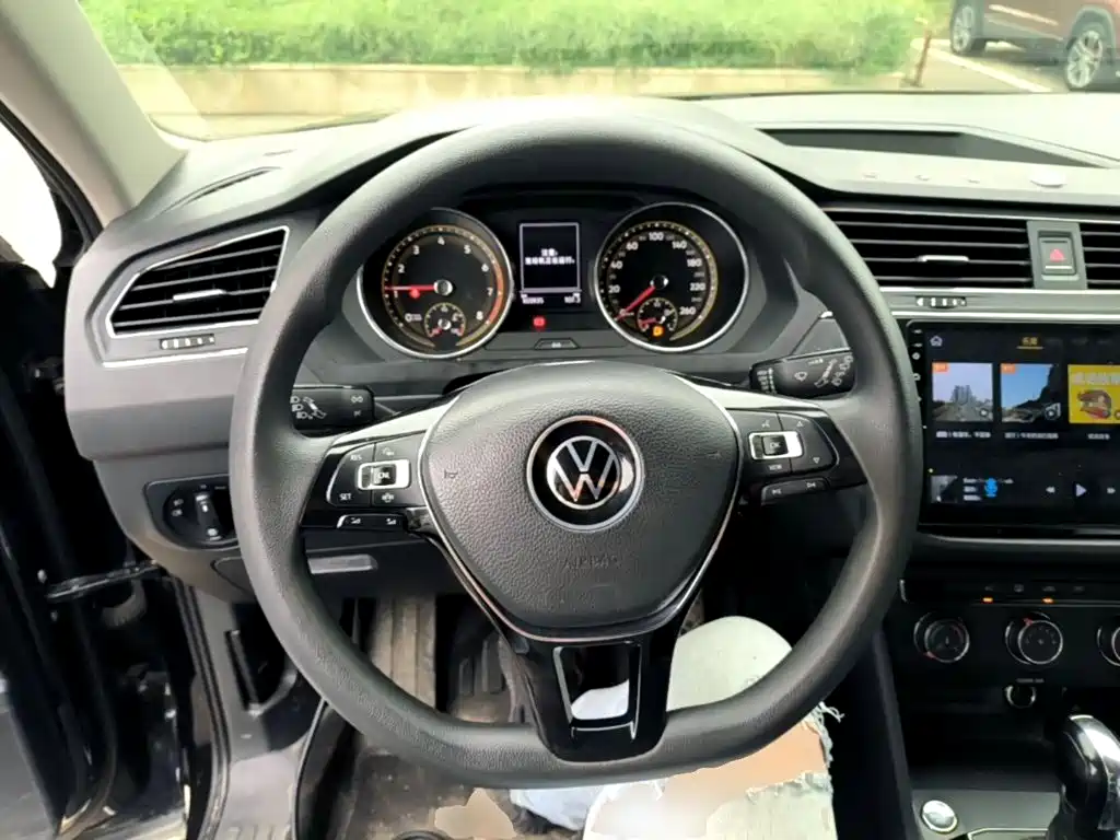 Volkswagen Tiguan L — миниатюра 11