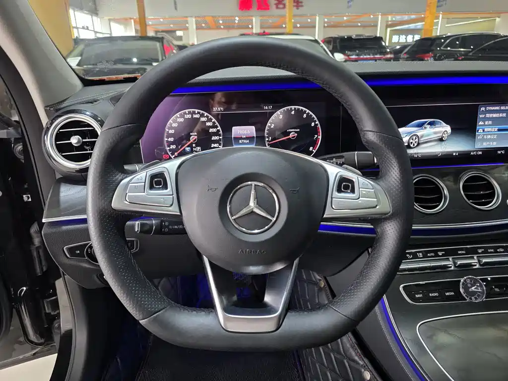 Mercedes-Benz E-Class — миниатюра 9
