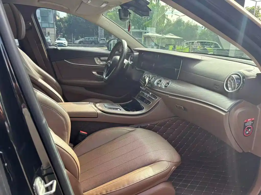 Mercedes-Benz E-Class — миниатюра 14