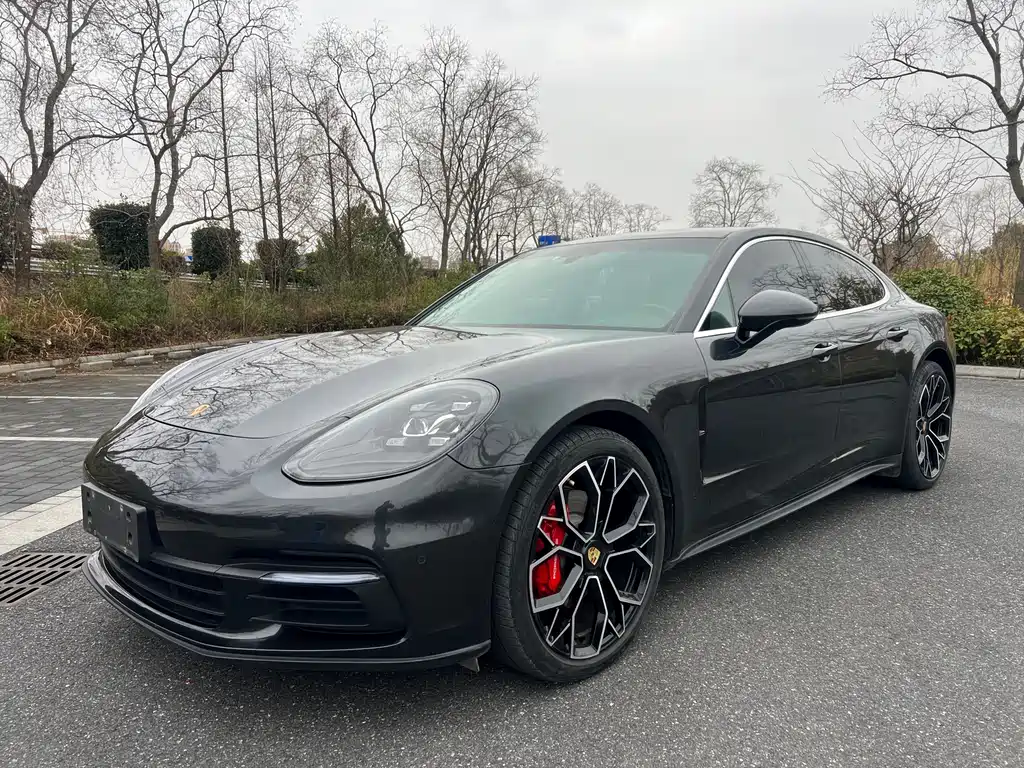 PORSCHE PANAMERA