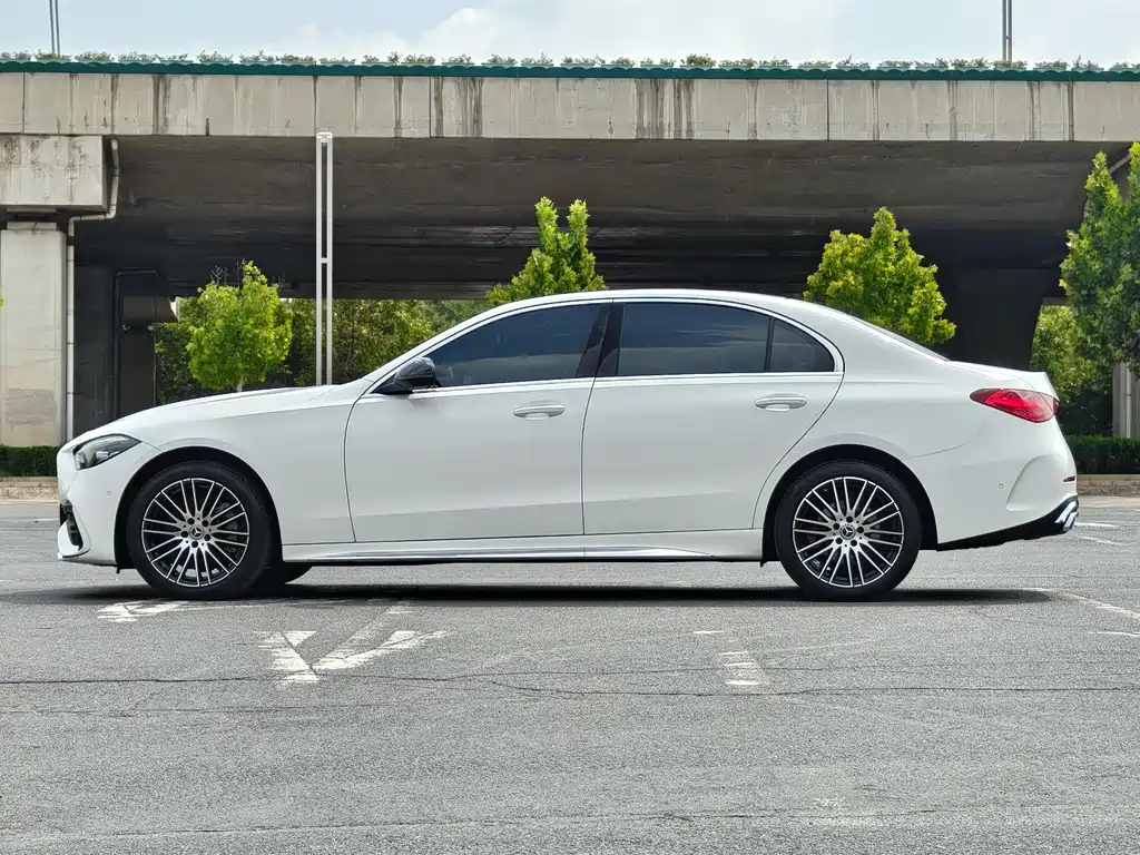 Mercedes-Benz C-Class — миниатюра 6