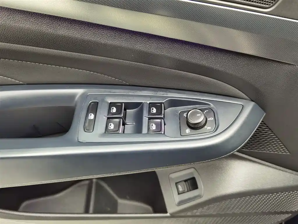Volkswagen Passat 2024 380TSI Luxury