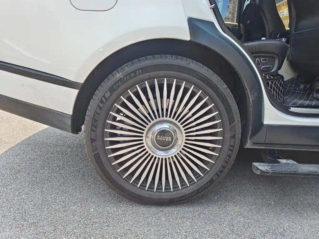 Land Rover Range Rover — миниатюра 6