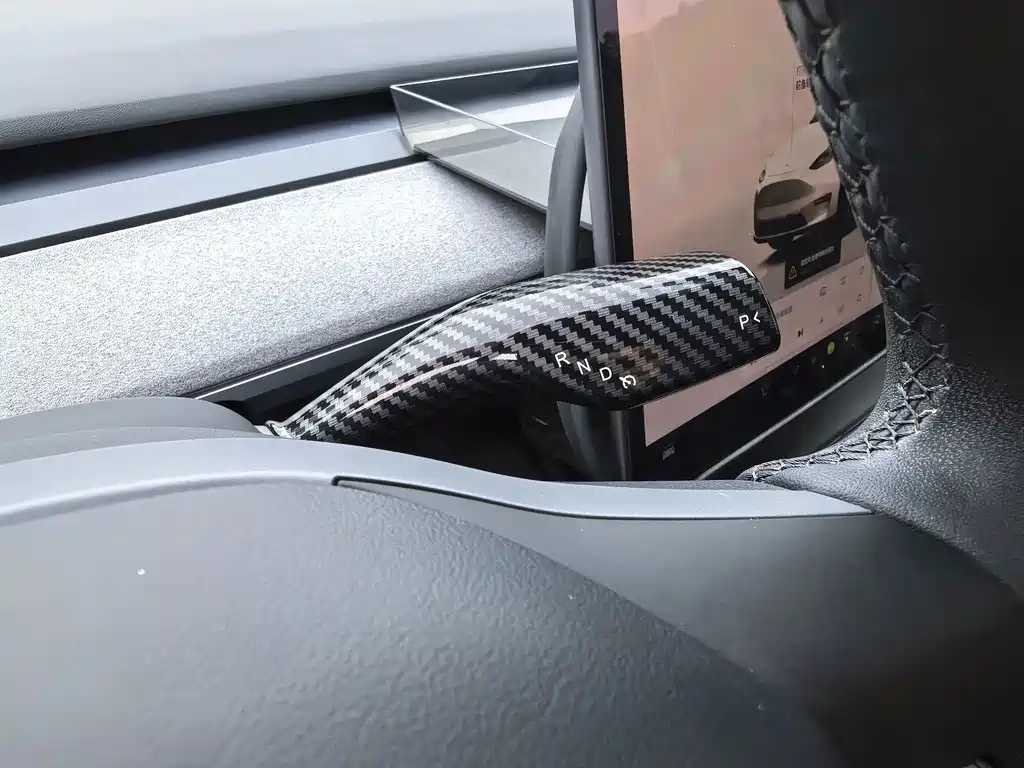 Tesla Model Y — миниатюра 14