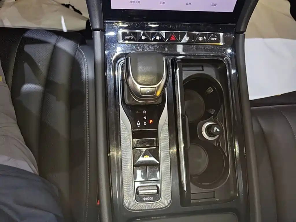 Hongqi Hongqi H5 — миниатюра 14