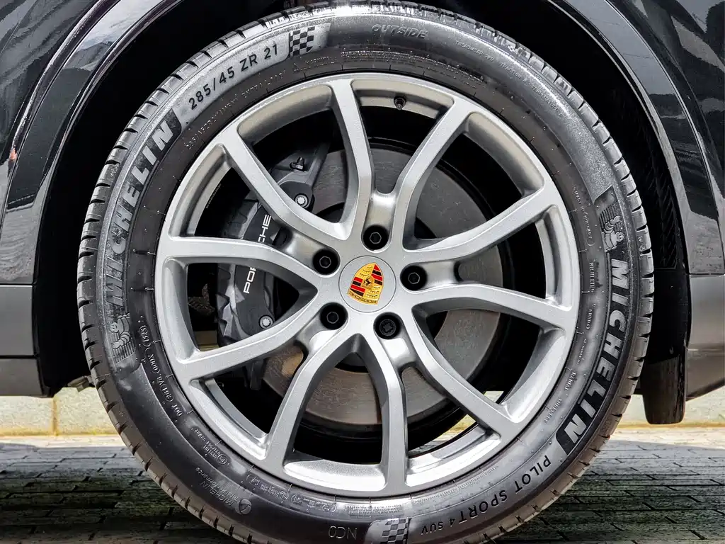 Porsche Cayenne — миниатюра 10