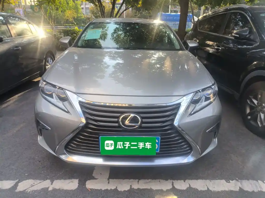 LEXUS  ES