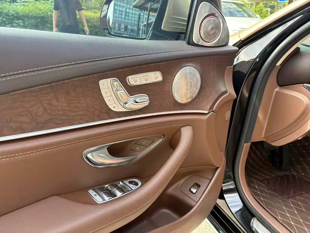 Mercedes-Benz E-Class — миниатюра 19