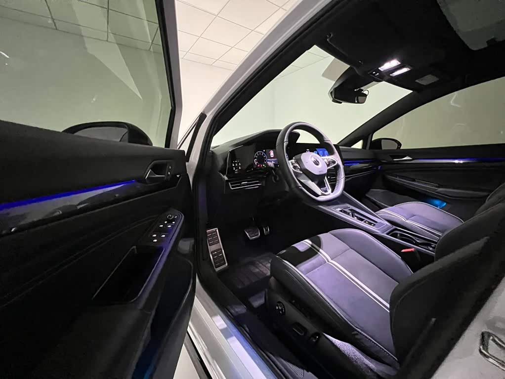 Volkswagen Golf 1.4 л 2022 г. Белый, пробег 22000 км