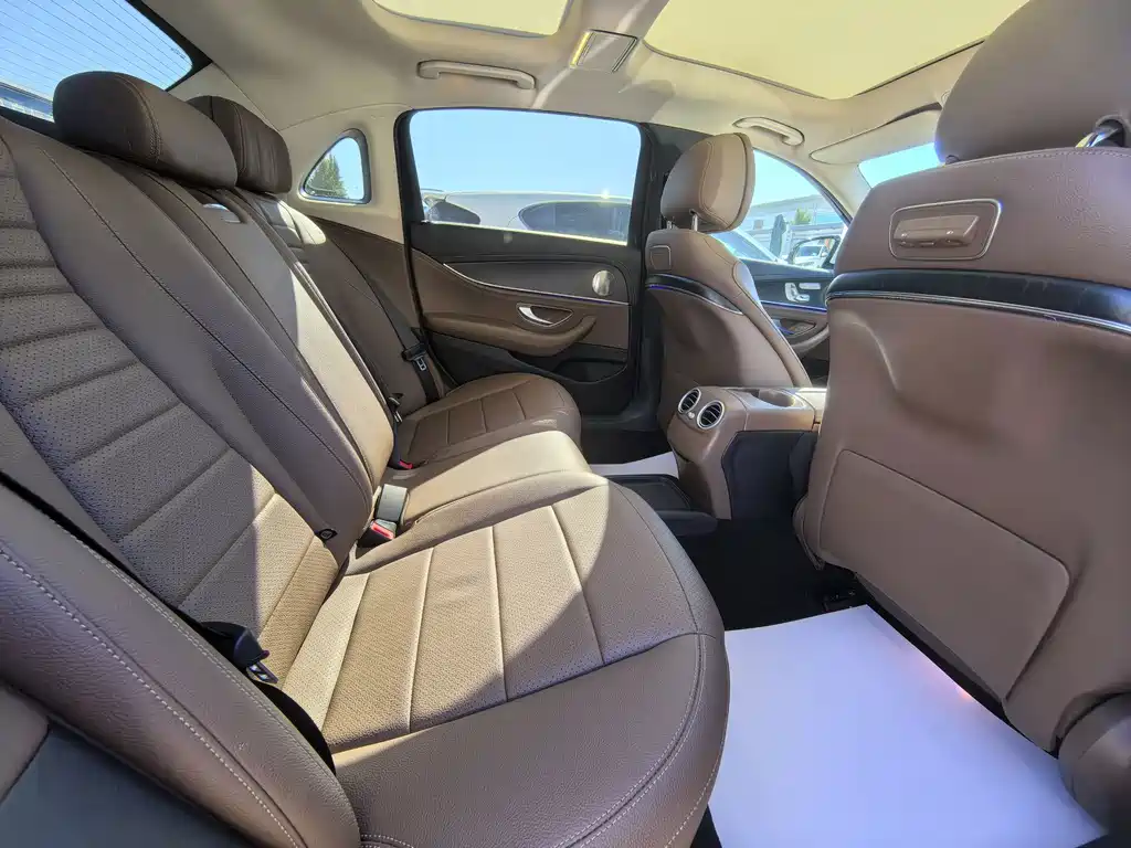 Mercedes-Benz E-Class — миниатюра 11
