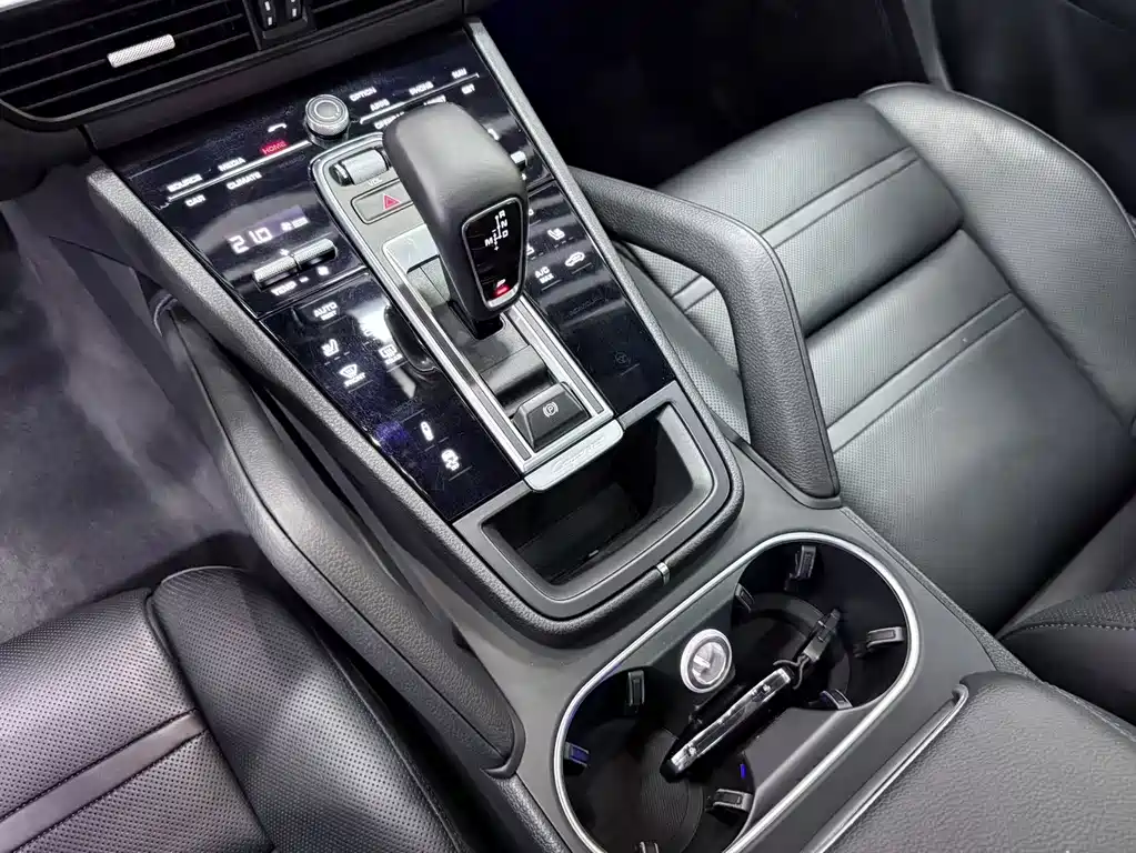 Porsche Cayenne — миниатюра 21