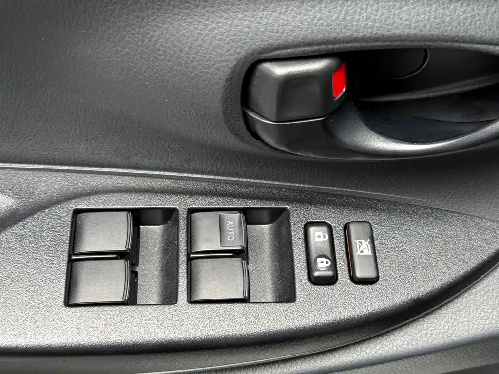 Toyota Yaris L - фото 16