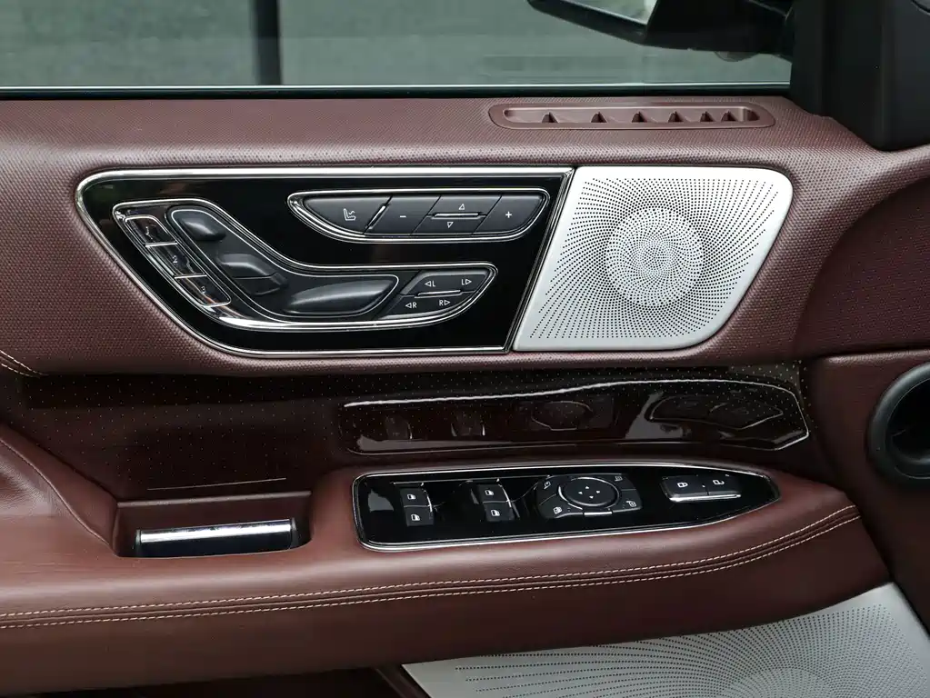 Lincoln Navigator — миниатюра 17