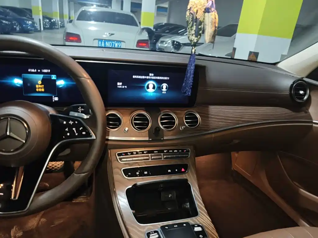 Mercedes-Benz E-Class — миниатюра 13