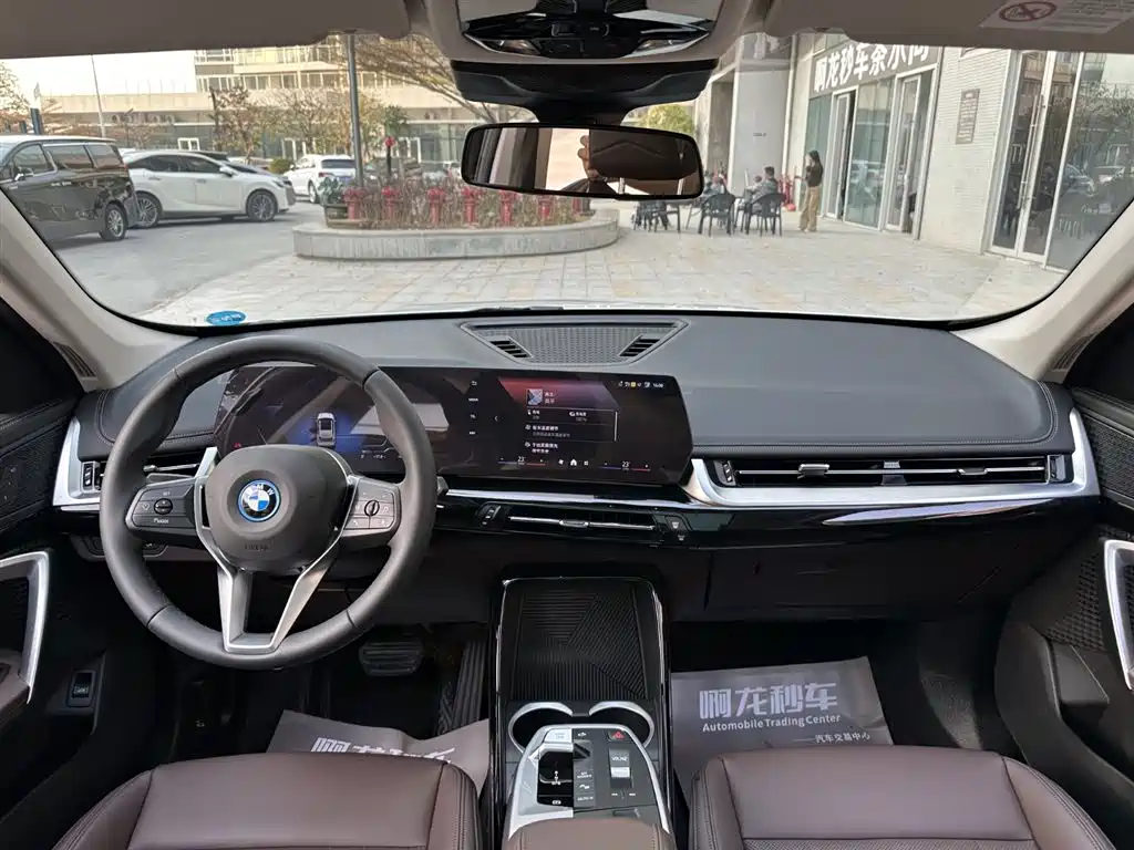 BMW IX1