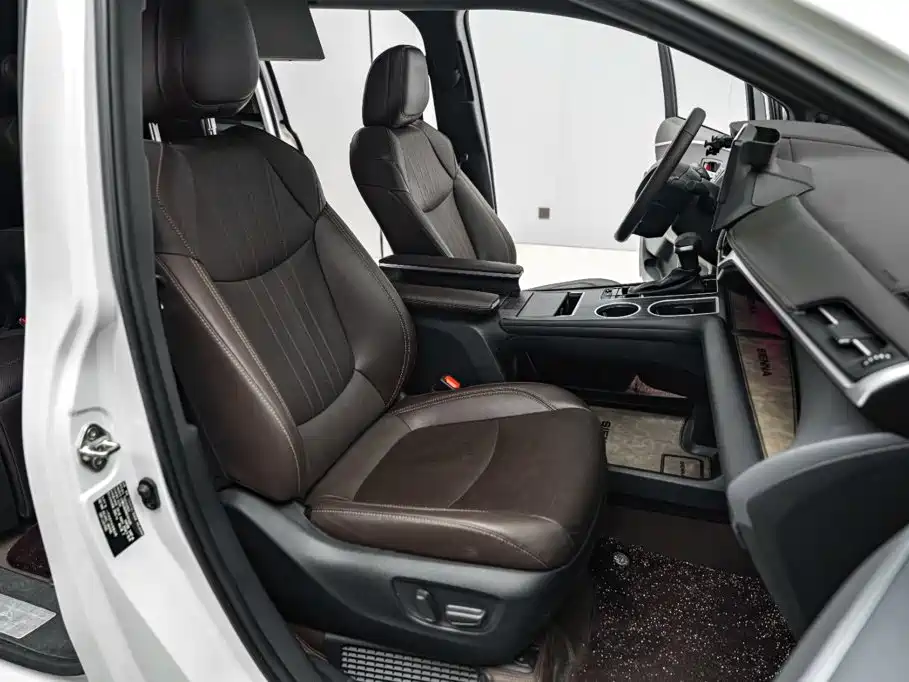 Toyota Granvia — миниатюра 22