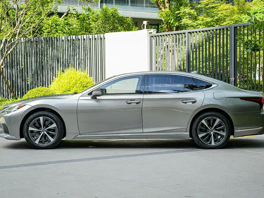 Lexus LS 2021 500h