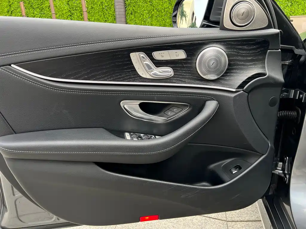 Mercedes-Benz E-Class — миниатюра 21