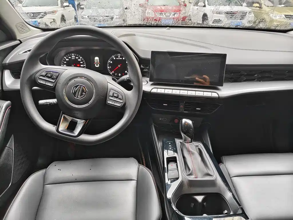 MG 5 2023 180DVVT CVT Luxury