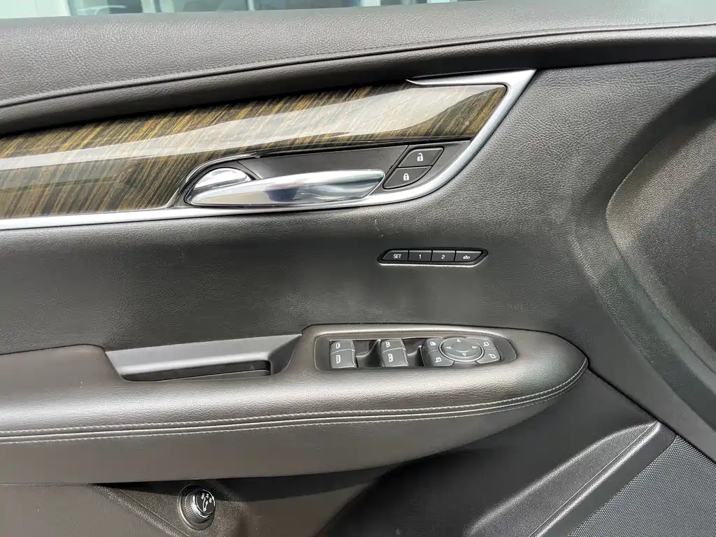 Cadillac XT5 — миниатюра 6