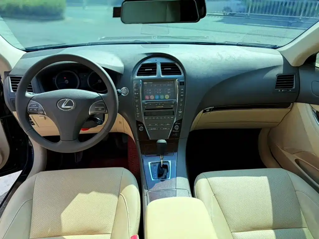 Lexus ES — миниатюра 8