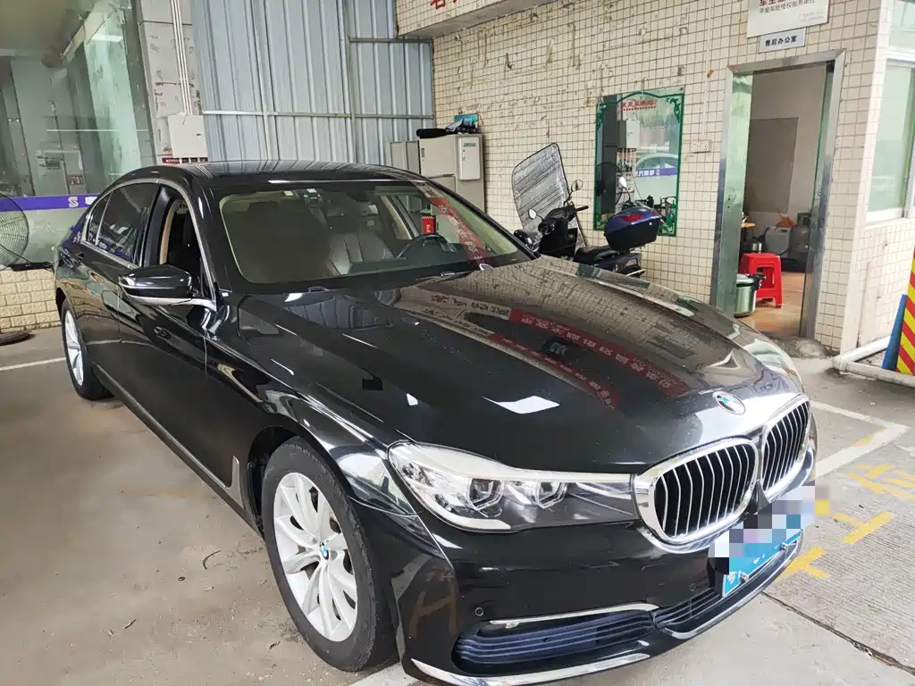 BMW 7 Series — миниатюра 2