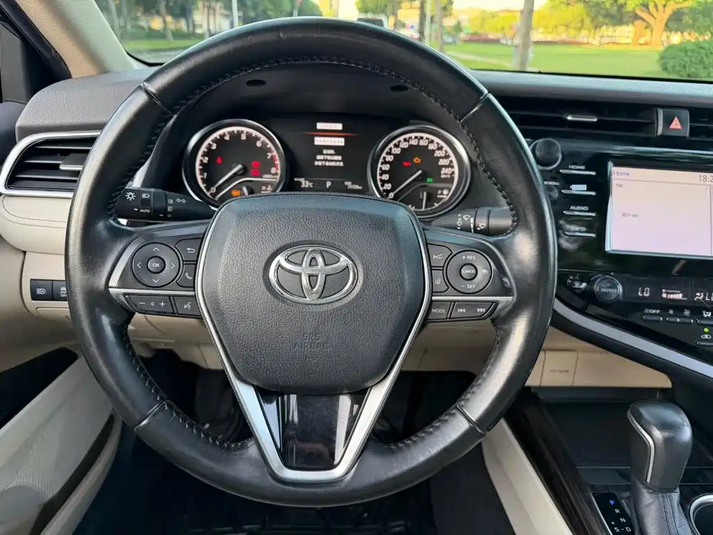 Toyota Camry — миниатюра 4