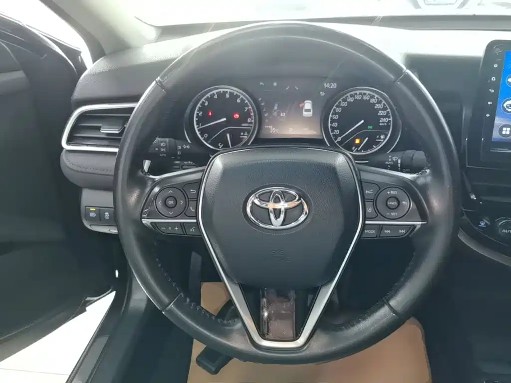 Toyota Camry — миниатюра 11