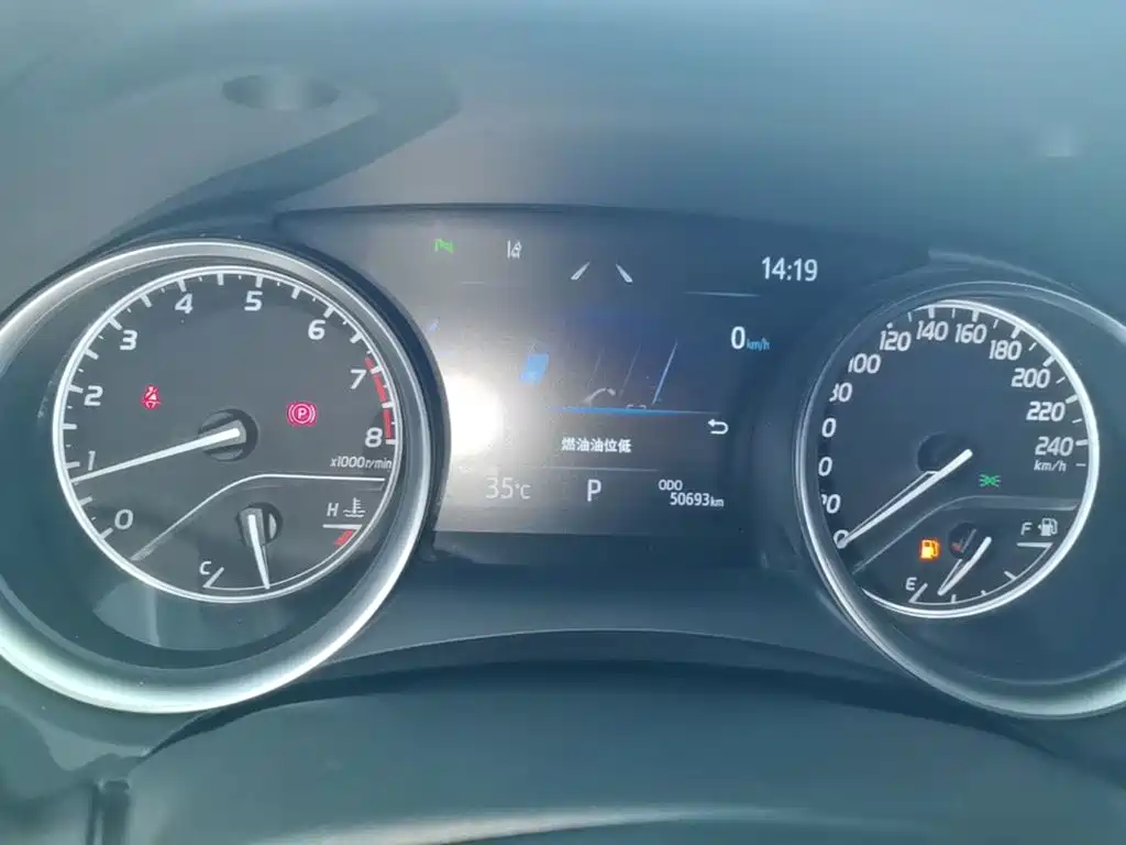 Toyota Camry — миниатюра 12