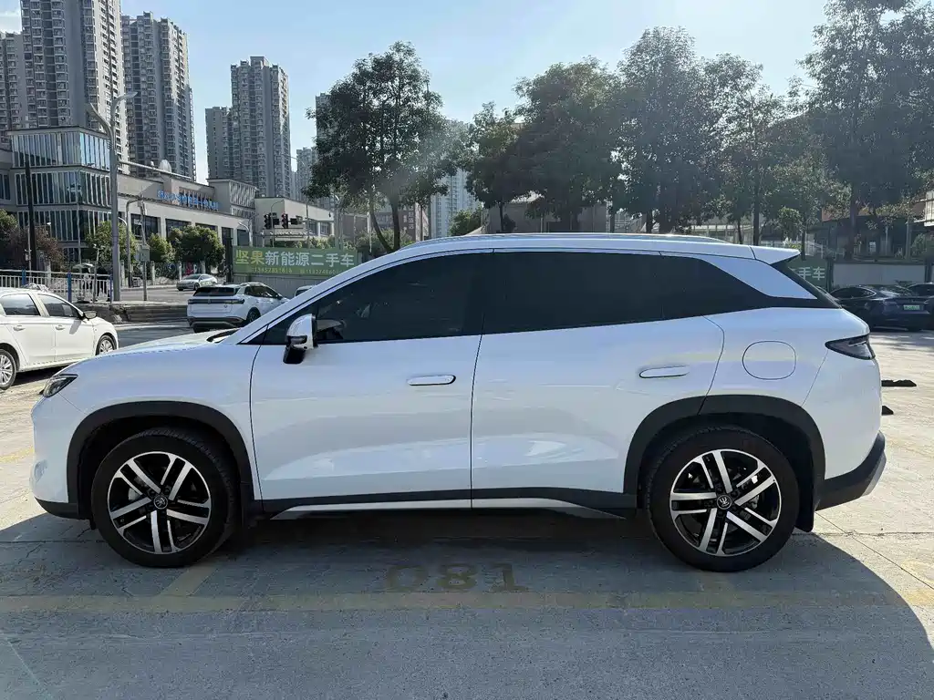 BYD L DM-i — миниатюра 3