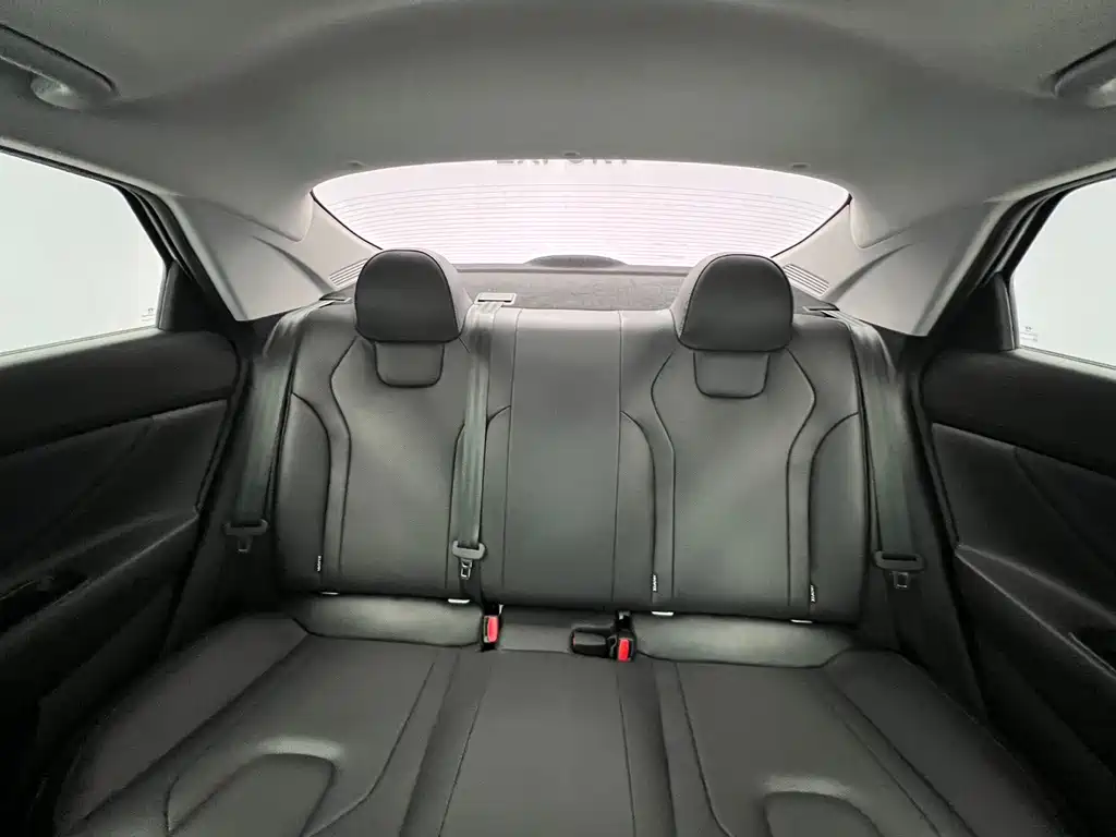 Hyundai Elantra — миниатюра 16