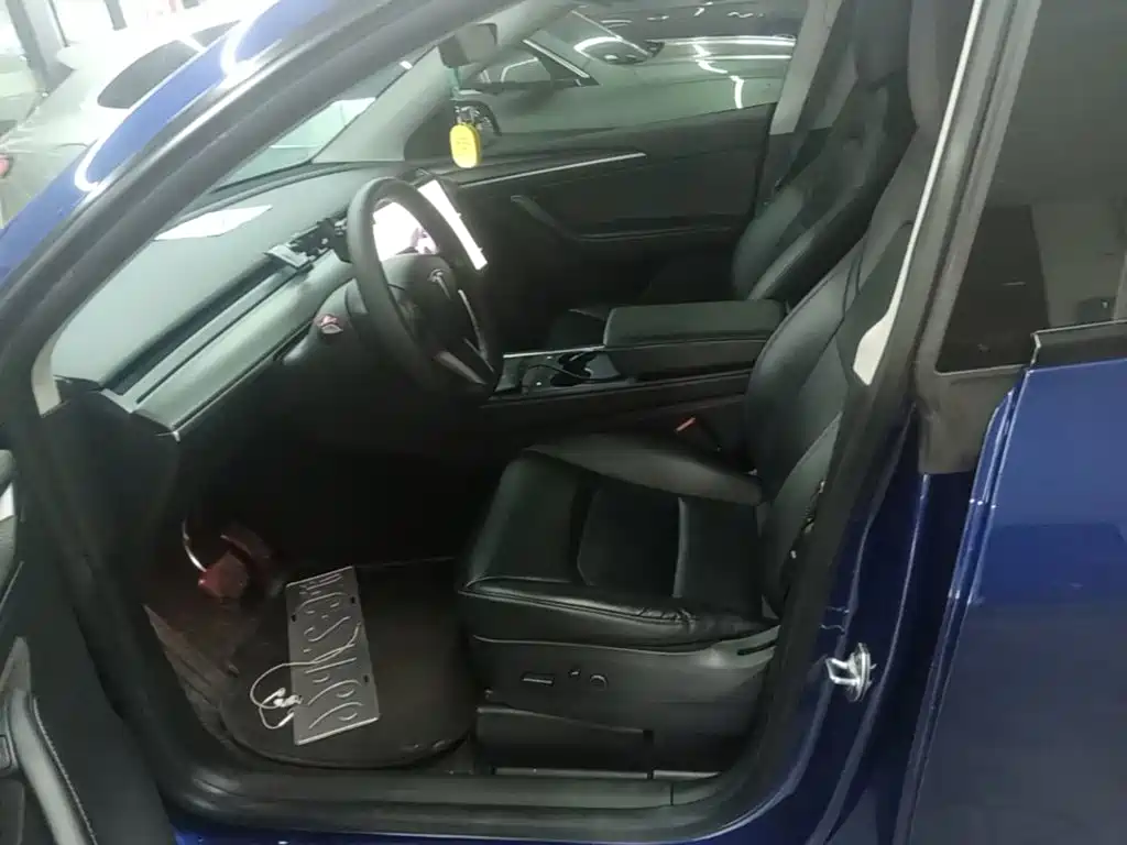 Tesla Model Y — миниатюра 14