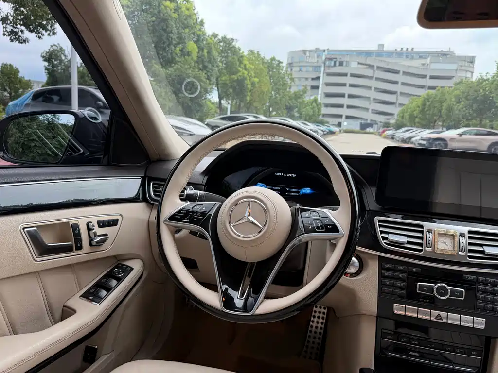 Mercedes-Benz E-Class — миниатюра 17