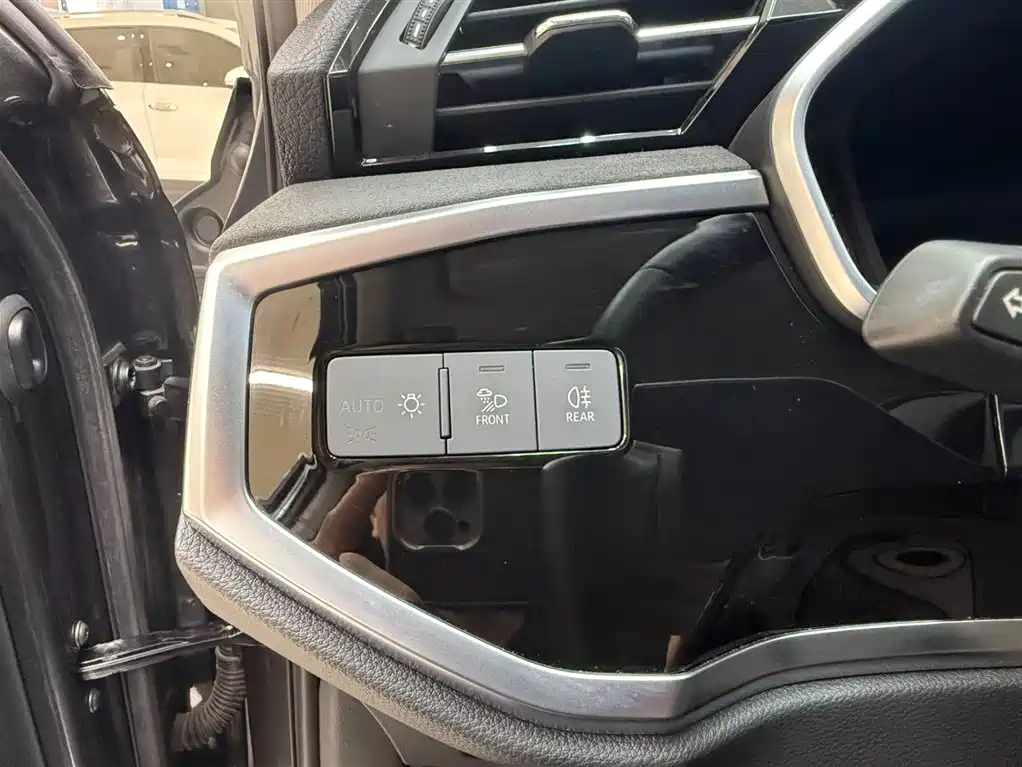 Audi Q3 2023 35 TFSI Fashion (1.4T)
