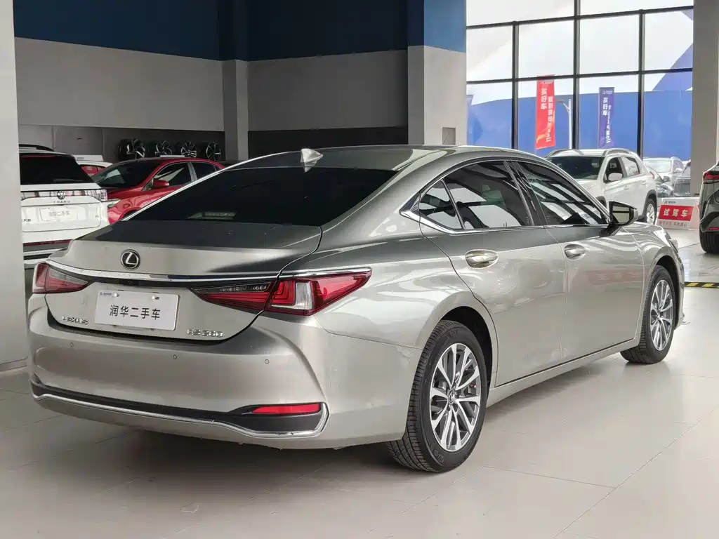 Lexus ES — миниатюра 5