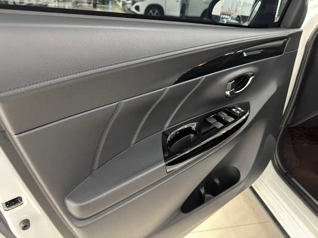 TOYOTA YARIS L ZHIXUAN