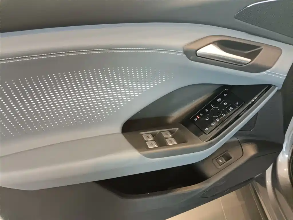 Audi Q6L e-tron — миниатюра 13