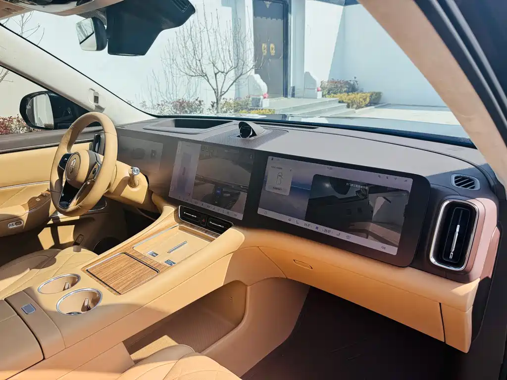 AITO ASK THE WORLD M8