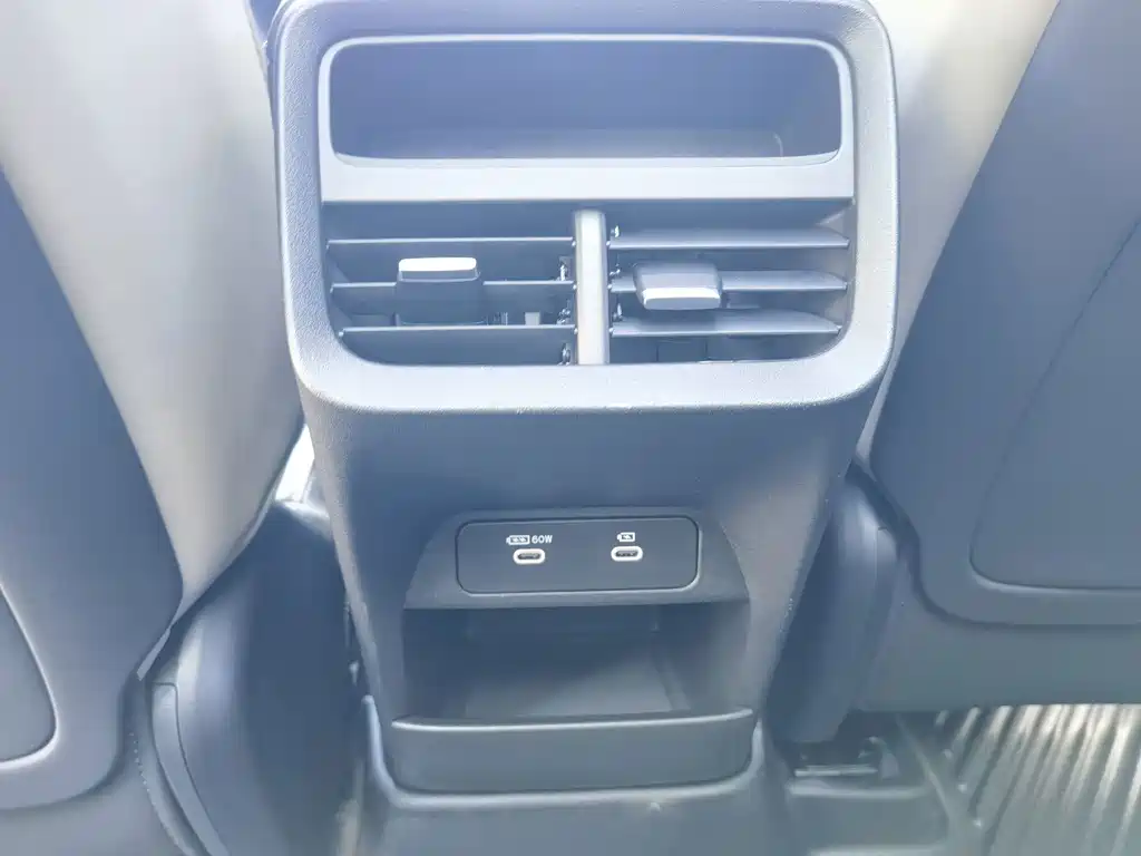 Volvo XC70 PHEV — миниатюра 12